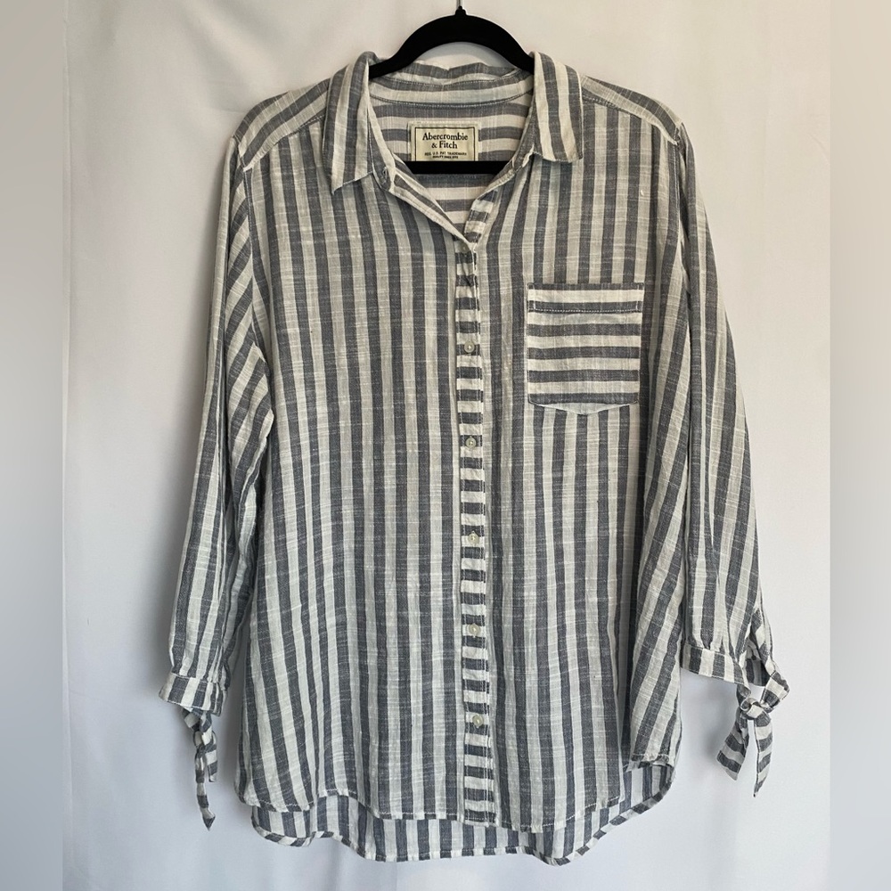 Abercrombie & Fitch Black and White Striped Casual Shirt